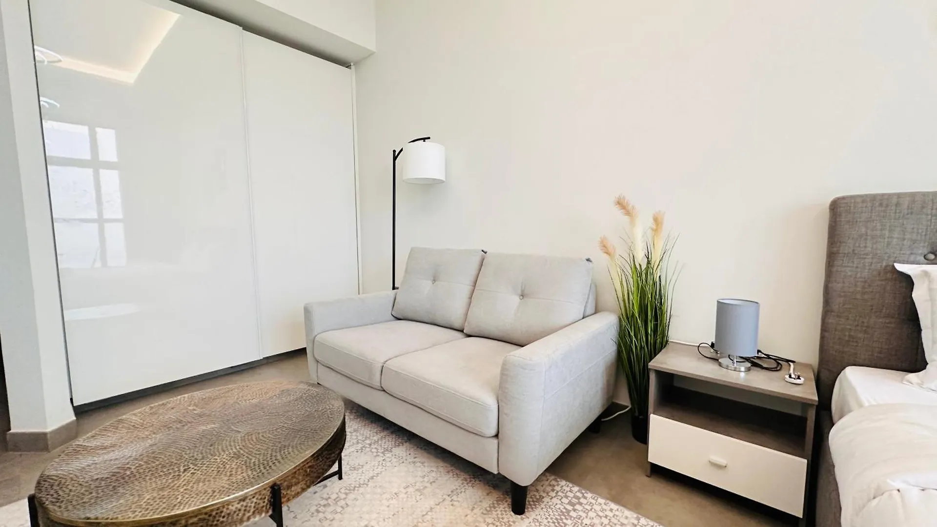 Homestay Upscale Studio Apartment Palm View With Big Balcony Free Parking By Belvilla Dubai